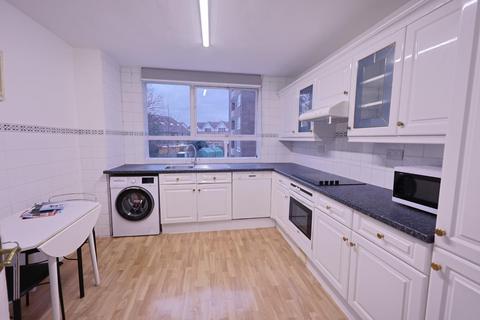 3 bedroom flat for sale, High Mount, Station Road, London, Greater London, NW4