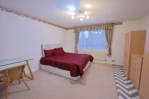 3 bedroom flat for sale, High Mount, Station Road, London, Greater London, NW4