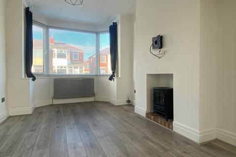 3 bedroom terraced house to rent, Lulworth Avenue, Blackpool FY3