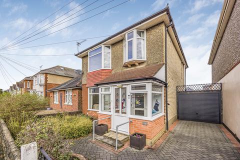 Queen Mary Avenue, Moordown