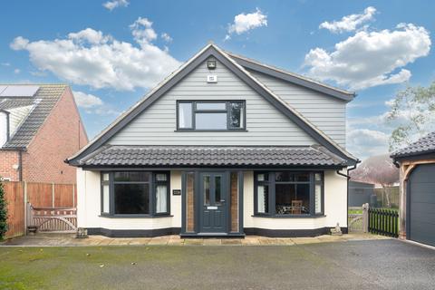 3 bedroom chalet for sale, Wootton Road, Gaywood, PE30