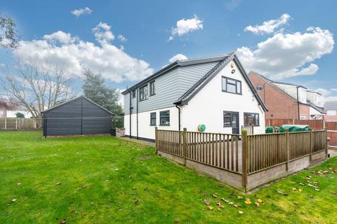 3 bedroom chalet for sale, Wootton Road, Gaywood, PE30