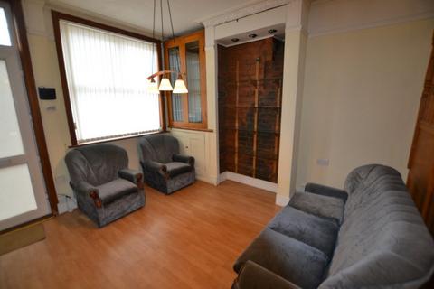 3 bedroom terraced house to rent, Raymond Rd, Leicester LE3