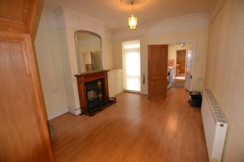 3 bedroom terraced house to rent, Raymond Rd, Leicester LE3