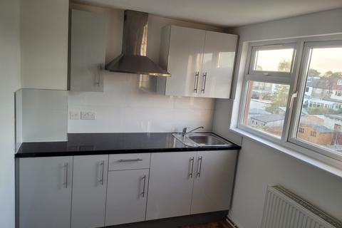 Studio to rent, Harrow HA2