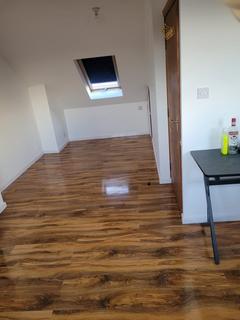 Studio to rent, Harrow HA2