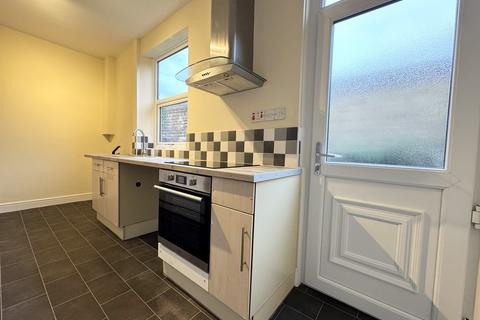 2 bedroom terraced house to rent, Providence Place, Morley