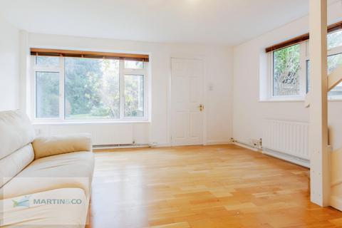 4 Broad Close, Hersham, Walton-on-thames, KT12 4QX