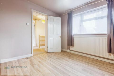 4 Broad Close, Hersham, Walton-on-thames, KT12 4QX