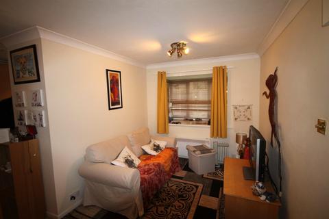 1 bedroom property to rent, Byron Close, Twyford