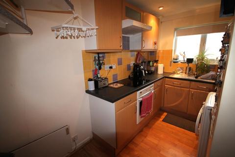 1 bedroom property to rent, Byron Close, Twyford