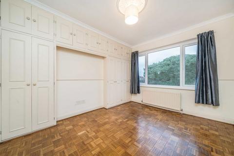 4 bedroom semi-detached house to rent, Warren Drive North, Surbiton KT5