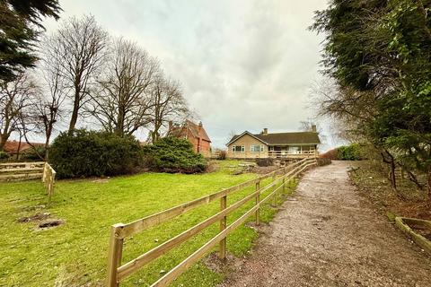 3 bedroom detached bungalow to rent, Main Street, Norwell, Newark