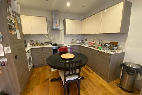 2 bedroom apartment to rent, Vivian Avenue, London NW4