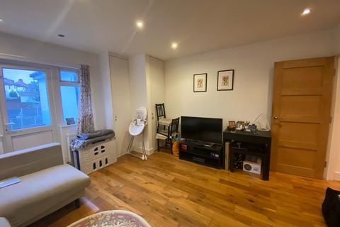 2 bedroom apartment to rent, Vivian Avenue, London NW4