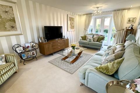 4 bedroom detached house for sale, Poppyfields Way, Brackley