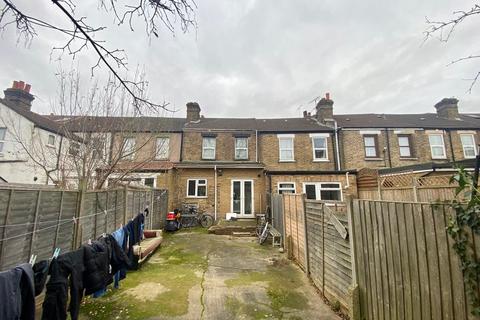 3 bedroom terraced house for sale, Endsleigh Road, Southall