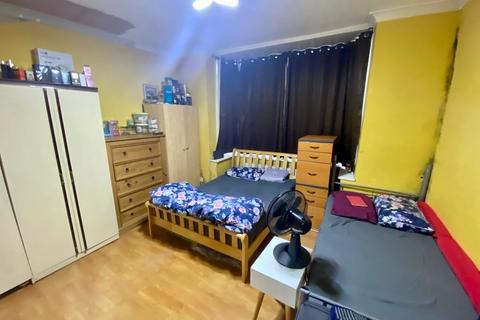 3 bedroom terraced house for sale, Endsleigh Road, Southall