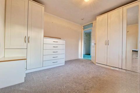 17 Bath Road, Eastington, Stonehouse, GL10 3AX