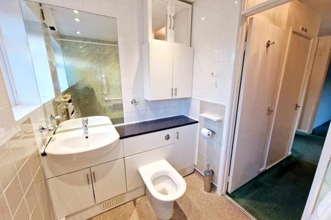 17 Bath Road, Eastington, Stonehouse, GL10 3AX