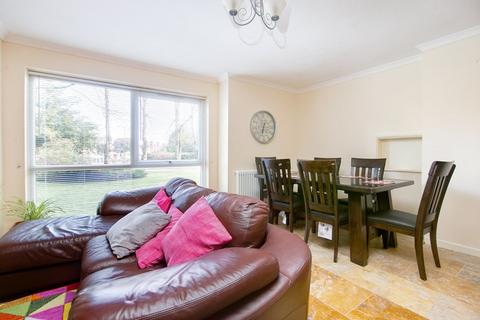 3 bedroom flat to rent, Summerfield Court, Edgbaston B15