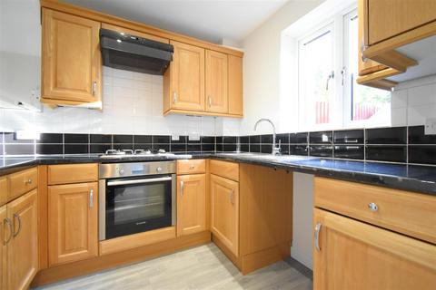 2 bedroom terraced house to rent, Elizabeth Way, Mangotsfield, Bristol