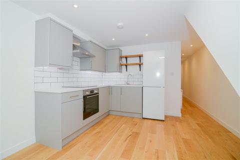 2 bedroom house to rent, Sandycombe Road, Richmond