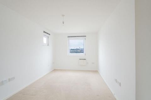 2 bedroom flat to rent, The Reflection, 2 Woolwich Manor Way, London