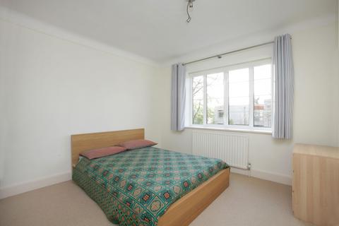 2 bedroom flat to rent, Chester Close, Richmond