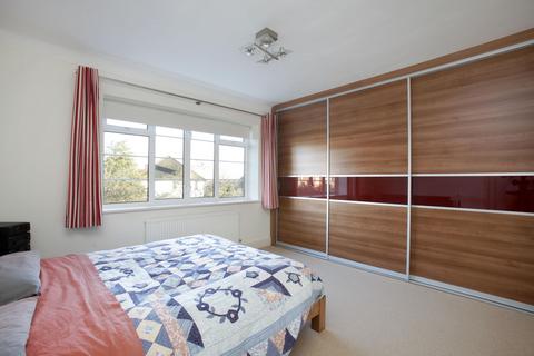 2 bedroom flat to rent, Chester Close, Richmond