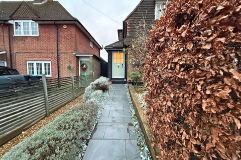 2 bedroom cottage to rent, Salisbury Road, Godstone