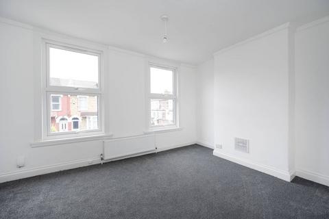 3 bedroom flat to rent, Vernon Road, Turnpike Lane, London, N8