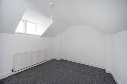 3 bedroom flat to rent, Vernon Road, Turnpike Lane, London, N8