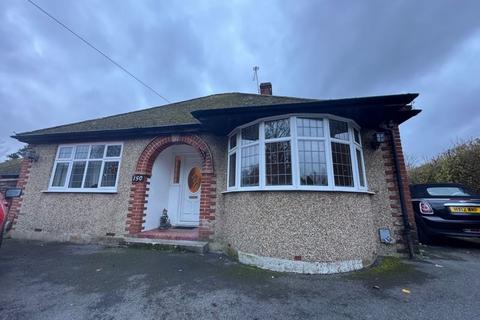 2 bedroom bungalow to rent, Frog Grove Lane, Guildford