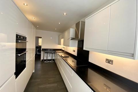 4 bedroom semi-detached house for sale, Shaftesbury Close, Bolton BL6