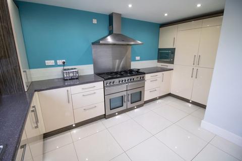 718 Plodder Lane, Farnworth, Bolton, BL4 0LN