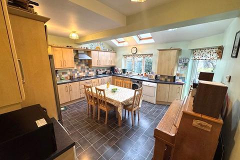 5 bedroom semi-detached house for sale, Eastlands, High Heaton