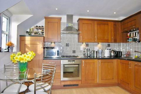 2 bedroom flat for sale, Dreadnought Close, London SW19