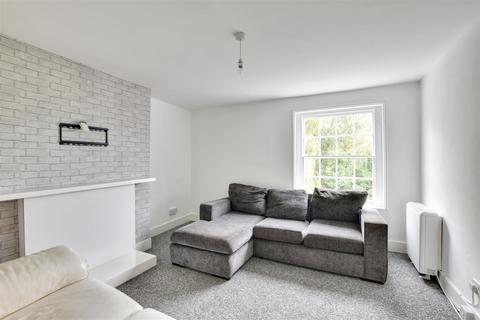 2 bedroom flat to rent, Bridge Place, Rye