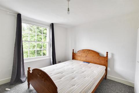 2 bedroom flat to rent, Bridge Place, Rye