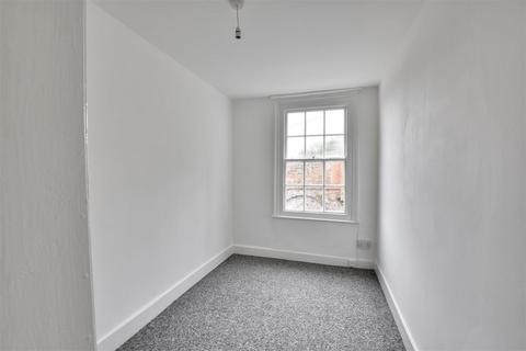 2 bedroom flat to rent, Bridge Place, Rye