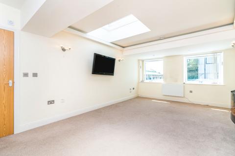 2 bedroom apartment to rent, Dolphin House, High Street, Southampton