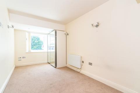 2 bedroom apartment to rent, Dolphin House, High Street, Southampton