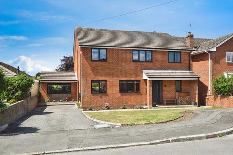 4 bedroom detached house for sale, Chestnut Close, Salisbury                             *ACRE OF WATER MEADOW*