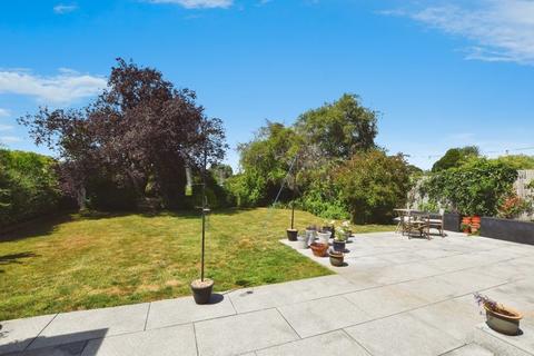 4 bedroom detached house for sale, Chestnut Close, Salisbury                             *ACRE OF WATER MEADOW*