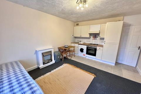 Studio to rent, Tavistock Court, NG5