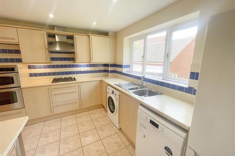 5 bedroom detached house to rent, Foxley Place, Loughton