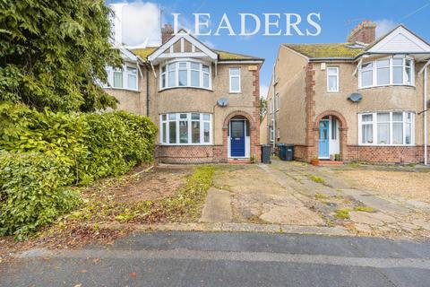 3 bedroom semi-detached house to rent, Gloucester Road, Wolverton