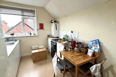 2 bedroom flat to rent, Alexandra Gardens, NG5