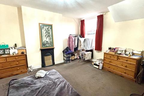 2 bedroom flat to rent, Alexandra Gardens, NG5